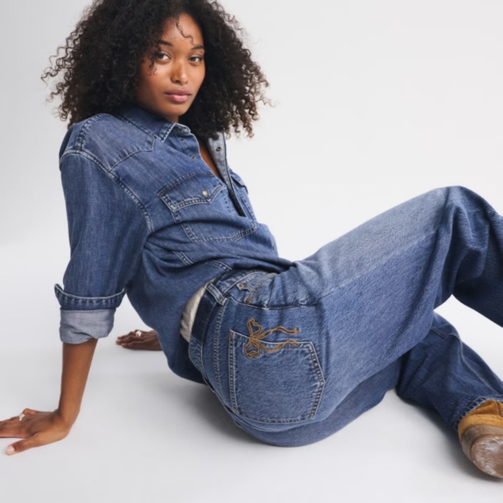 High-Rise Blue Denim Jeans with Embroidered Bow - Picture 2 of 4